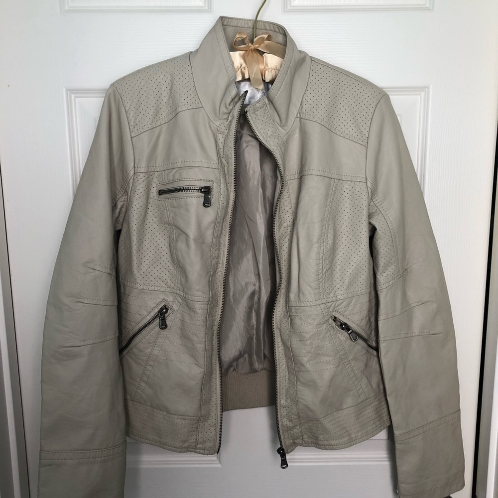 Xhilaration juniors’ cream jacket